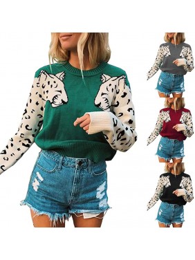 Sweater color matching two leopard head color fashion outfits